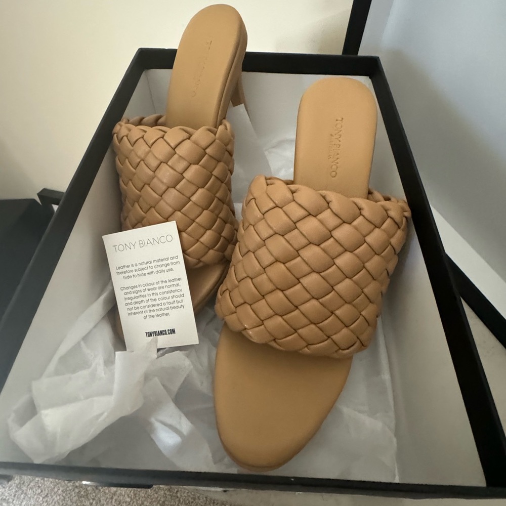 TONY BIANCO Kaylee leather woven Mule Honey NIB size 8.5
